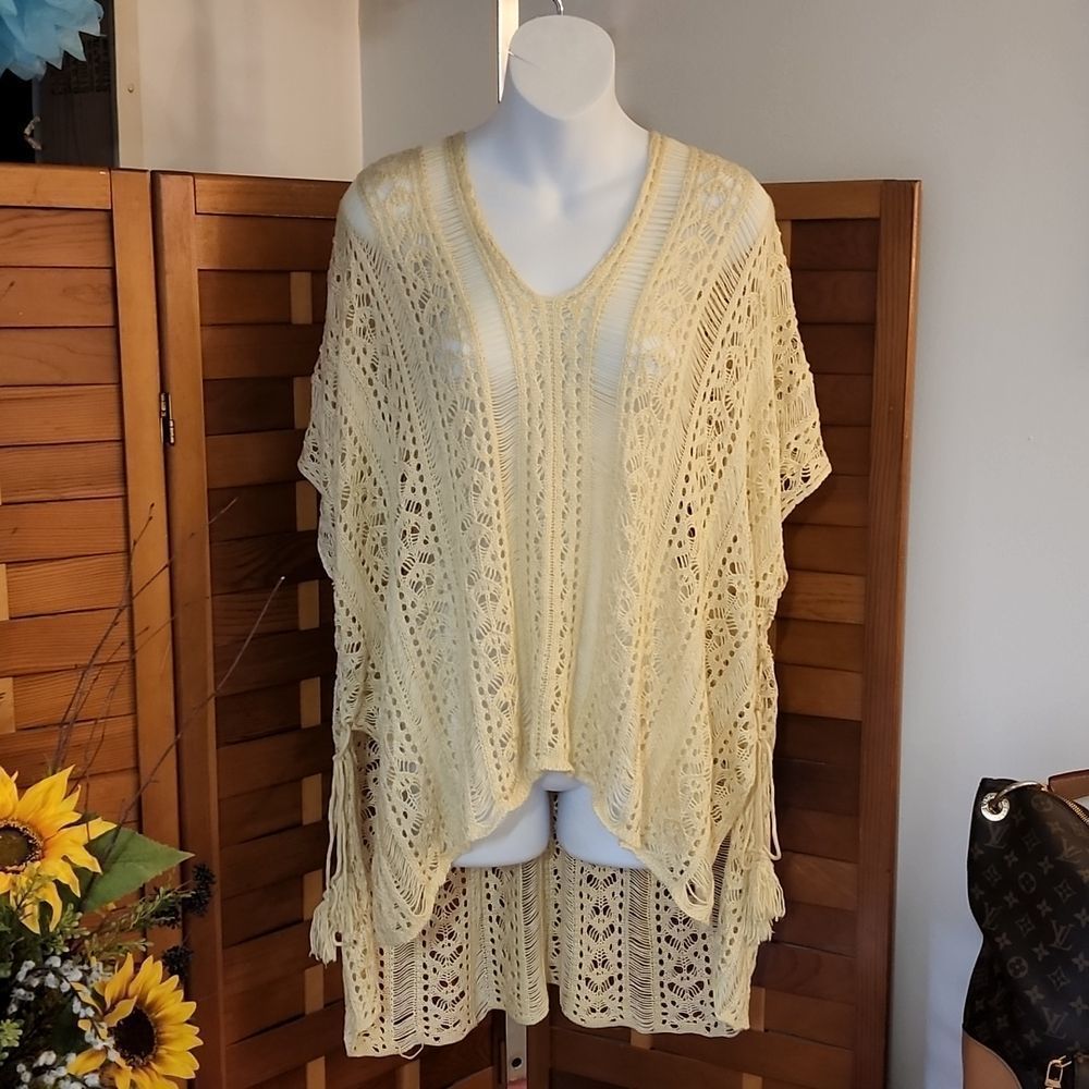 Boutique brand Cream color knit poncho